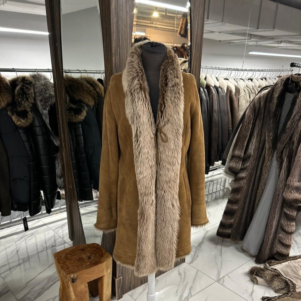 Shearling women's coat color cognac, size medium originally 3000 now 895